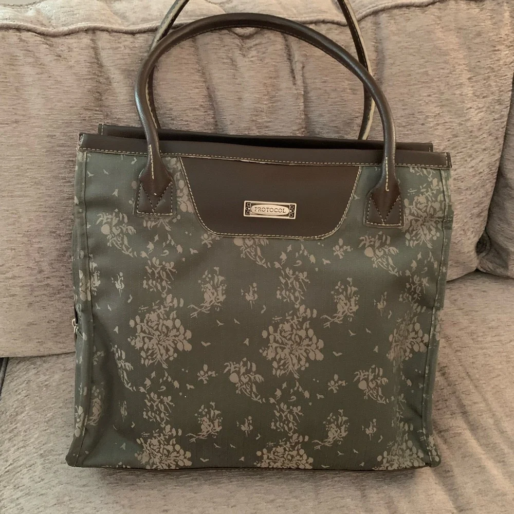 Protocol 2-Piece Luggage & Tote Set - Picture 8 of 16